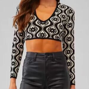 Finders Keepers Quinn Long Sleeve Cropped Knit Top NWT. Size XS